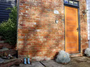 Cottage with garden - Image 2