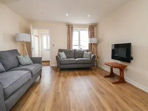 Cottage with garden & terrace - Image 3