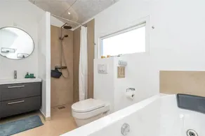 Holiday home with terrace, barbecue & jacuzzi - Image 4
