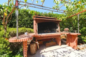 Fully equipped beautiful villa with terrace, barbecue & garden | Pets allowed - Image 4