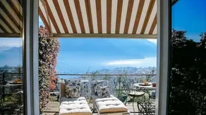 Appartement de vacances entièrement équipé avec jardin, piscine et barbecue | Vue jardin | Avec animaux acceptés - Image 2