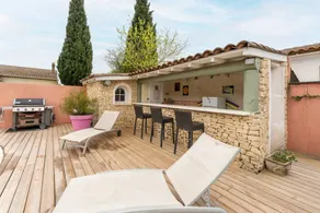 Family-friendly holiday home with BBQ, garden & heated pool | Mountain view | Pet-friendly - Image 4