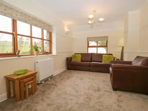 Cottage with jacuzzi & garden - Image 5