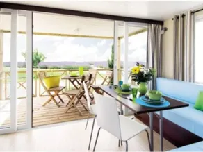 Mobile home with pool - Image 5