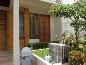 Family-friendly house with terrace, garden & pool | Garden view - Image 4