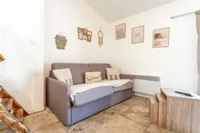 Bohemian Apartment with Wi-Fi in the Heart of Beaucaire - Image 4