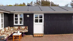 Holiday home with terrace - Image 2