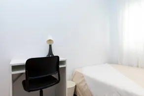 Private room | Close to Carmen Gate - Image 3