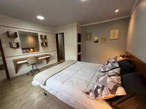 Holiday home with barbeque & garden - Image 3