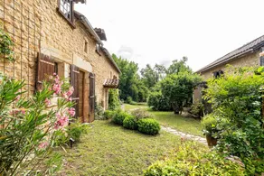 Holiday home with garden, BBQ & terrace | Garden view - Image 4