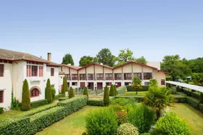 Flat with heated pool & terrace - Image 4
