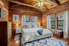 Tranquil Peaceful Cabin with Stunning Lake Views in La Grange, Texas - Image 5