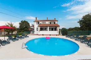 Child-friendly charming holiday apartment with terrace, barbeque & pool - Image 2