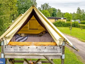 Tent with pool - Image 5