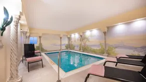 Apartment with pool - Image 2