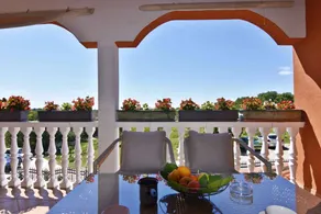Fully equipped wonderful holiday apartment with garden - Image 3