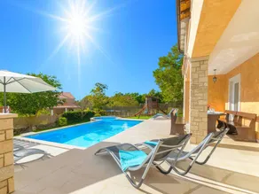 Villa con piscina, barbacoa y jardín - Image 3