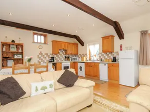 Cottage with garden & barbecue | Beach view - Image 5
