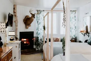 Charming Suite Rental with Wood-Burning Fireplace on Lake Bernard, Ontario - Image 3