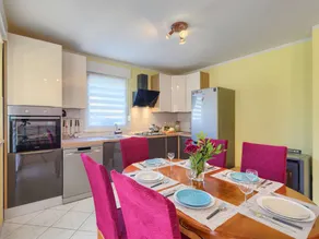 Fully equipped pleasant house with garden, private pool & terrace - Image 3