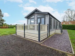 Cottage with garden & hot tub - Image 2
