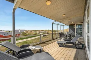 House with sauna, terrace & hot tub - Image 2