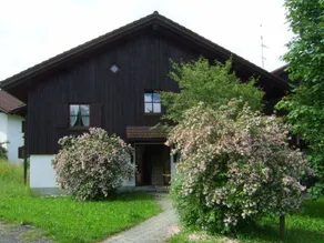 Family-friendly apartment with pool - Image 4