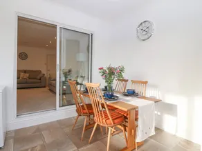 Cottage with terrace - Image 4