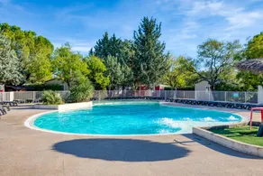 Mobile home with terrace & pool - Image 2