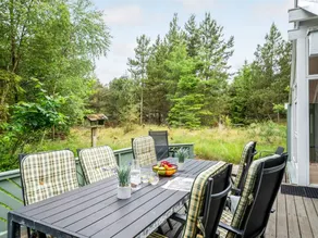 Child-friendly holiday home with sauna - Image 2