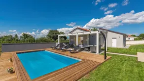 Nice flat with terrace, BBQ & private pool | Pets are welcome - Image 2