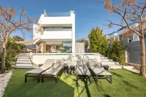 Family-oriented pleasant villa with terrace, jacuzzi & barbeque | Close to the beach - Image 2
