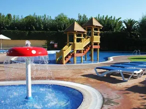 Child-friendly bungalow with terrace & pool | Close to the beach - Image 2
