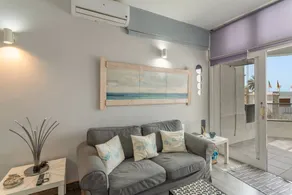 Appartement adapté aux familles avec jardin, piscine et terrasse | Vue plage | Plage à proximité | Idéal pour le télétravail - Image 2