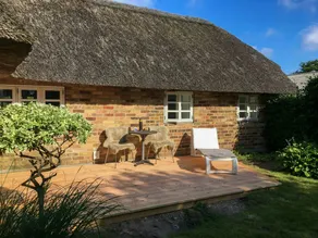 Historic thatched house from 1750 in Husby - Image 3