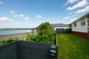 Holiday home with garden & BBQ - Image 4