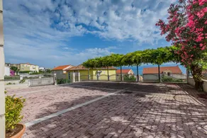 Private room with garden & terrace - Image 5