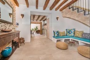 Fully equipped holiday home with terrace & pool - Image 2
