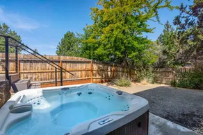 Holiday home with garden, barbecue & fast internet | Perfect for remote work - Image 3