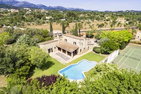 Fully equipped villa with garden, terrace & private pool - Image 3
