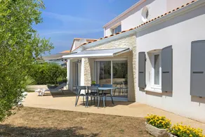 Bed & breakfast with heated pool, garden & terrace | Garden view - Image 3