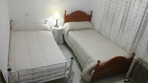 Chambre privée adaptée aux familles avec piscine privée | Vue ville | Avec animaux acceptés - Image 4