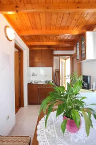 Apartment with barbeque & garden - Image 2