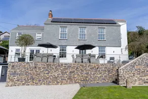 Cottage with terrace, hot tub & garden | Beach view - Image 2