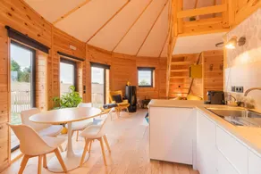 Chalet with barbecue, sauna & hot tub - Image 3