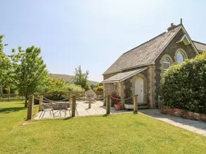 Cottage with garden - Image 2