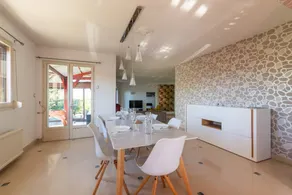 House with private pool, terrace & garden - Image 3