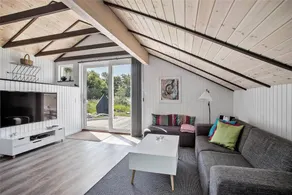 Fully equipped beautiful holiday home with terrace, sauna & jacuzzi - Image 2