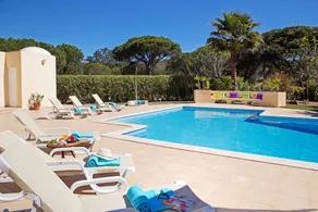 Villa with barbecue, jacuzzi & private pool - Image 3