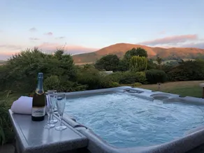 Cottage avec barbecue, jardin et jacuzzi - Image 3
